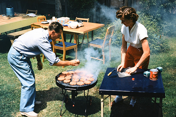 1950s 030, Hamburgers, Ruth and Chet, July 1954