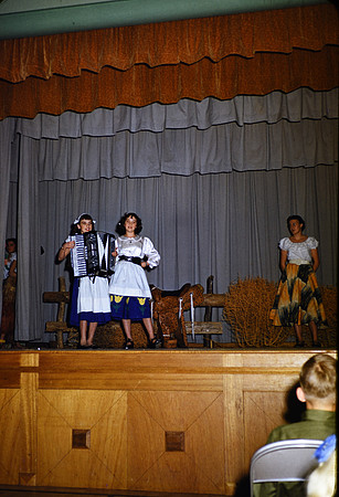 Brenda & Linda Folklore Festival 1954